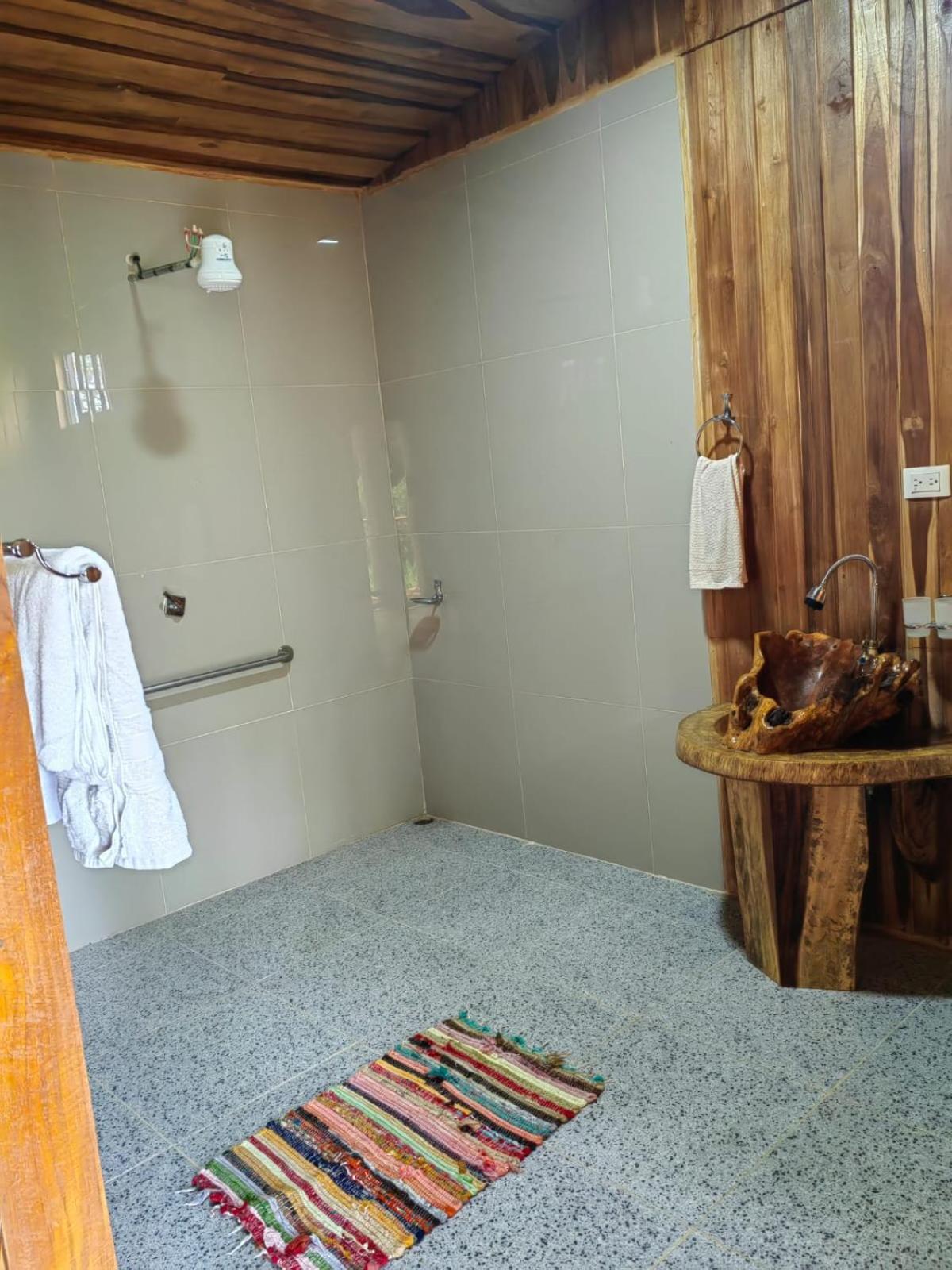 Onca Tours & Treehouses Lodge