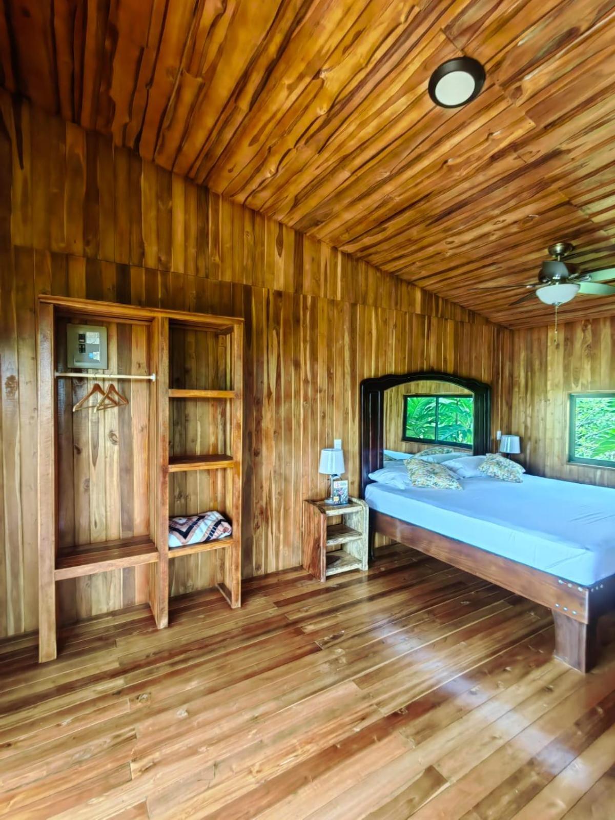 Lodge Onca Tours & Treehouses